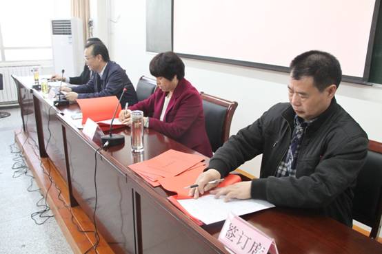 J9九游会召开2017年度工作目标责任书暨全面从严治党目标责任书签订大会 J9九游会召开2017年度工作目标责任书暨全面从严治党目标责任书签订大会