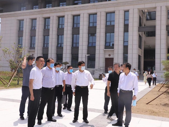 袁家健到J9九游会新校区调研座谈 袁家健到J9九游会新校区调研座谈